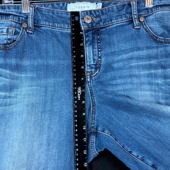 Torrid Womens Jeans Blue Denim Mid Rise Straight Leg Stretch 18R - Picture 5 of 9